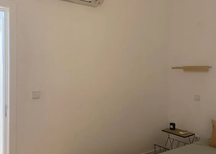 Quiet, Bright Near Bolhao *